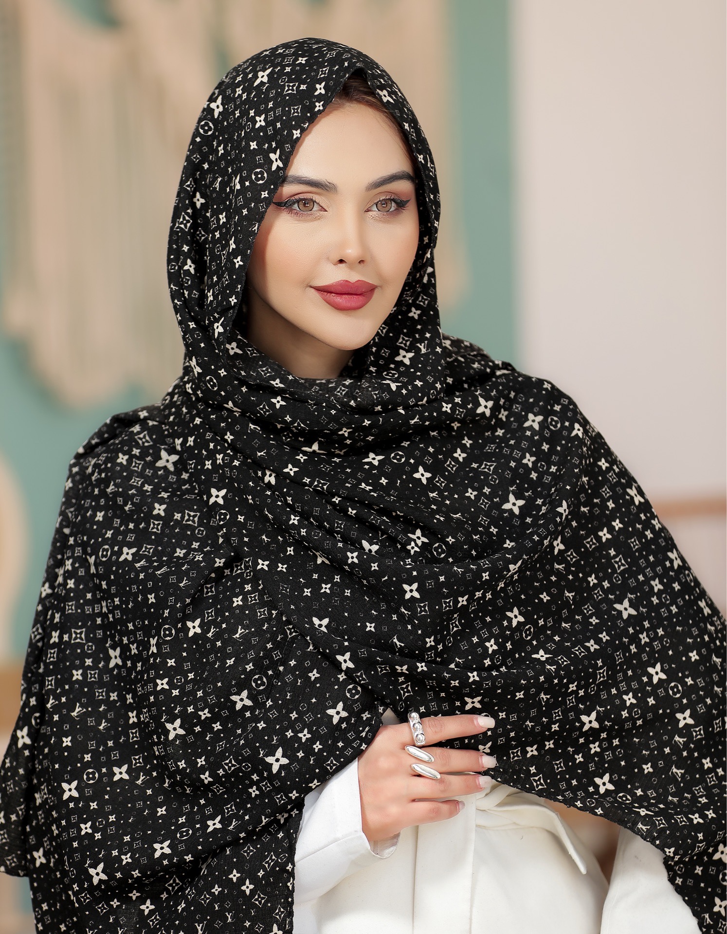 15E2F3CE-9D0A-41D8-BC30-347AC2F4D540 شال برشکا ارکیده سفیدمشکی طرح مارک 6 طرح در جین سری 60 تایی - Image 1